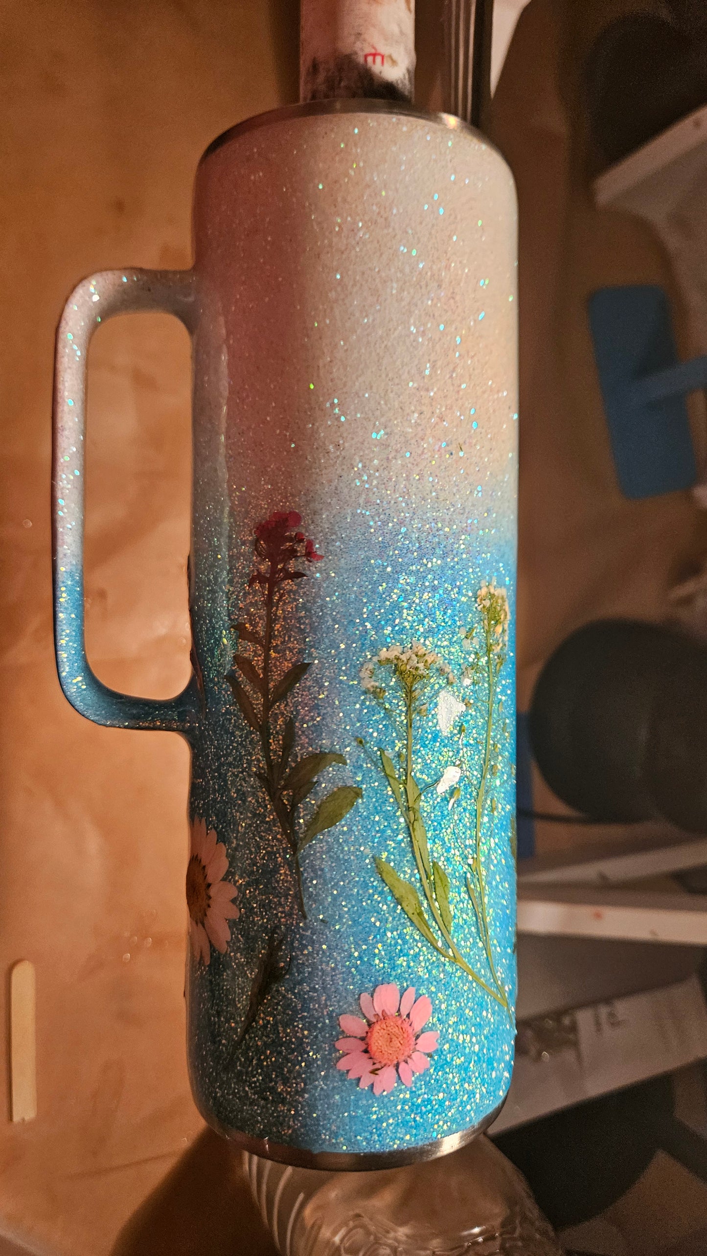 20oz Hoggdle --Hombre blue/white glitter pressed flowers